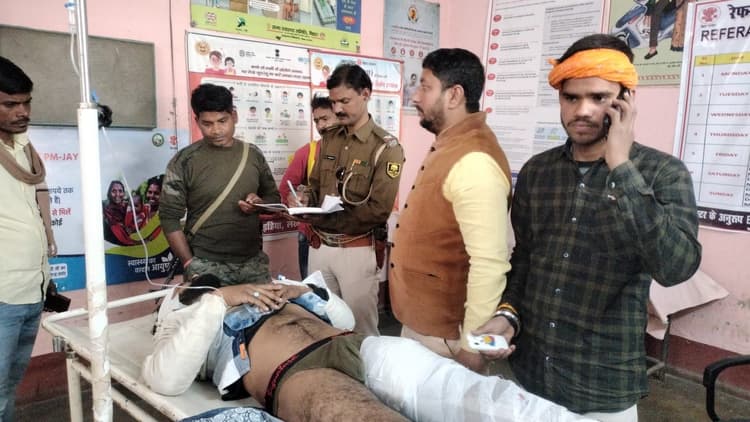 पिकअप की टक्कर से बाइक सवार घायल