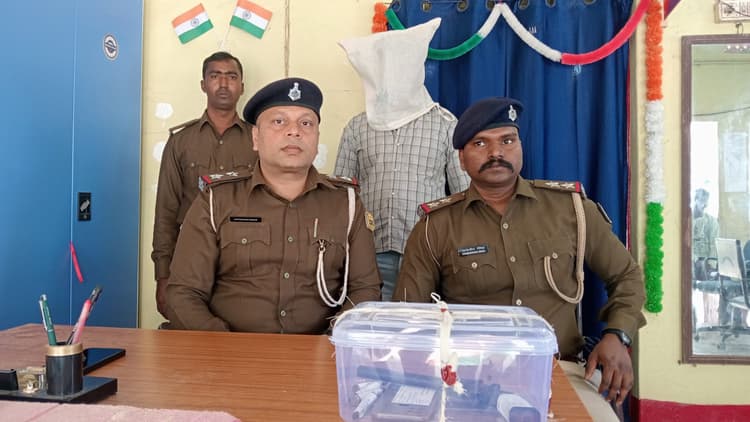कट्टा व पांच कारतूस के साथ हत्यारोपी गिरफ्तार