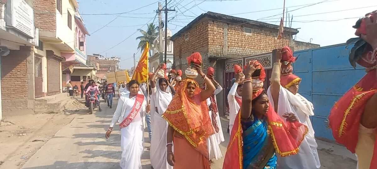 त्रिमूर्ति शिव महोत्सव पर निकाली गयी शोभा यात्रा, काफी संख्या में जुटे श्रद्धालु