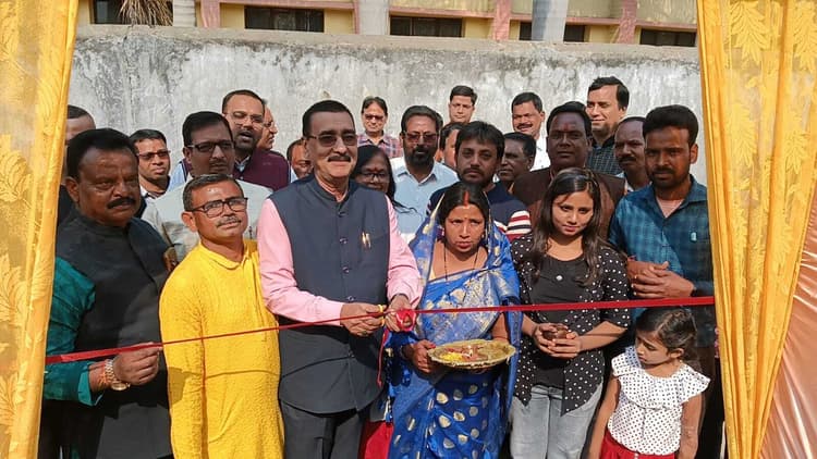 शिक्षा उपनिदेशक ने छात्रावास का किया शुभारंभ