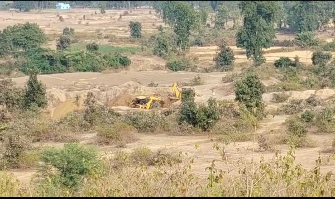 कोलियरी की जमीन से हो रहा है कोयले का अवैध उत्खनन