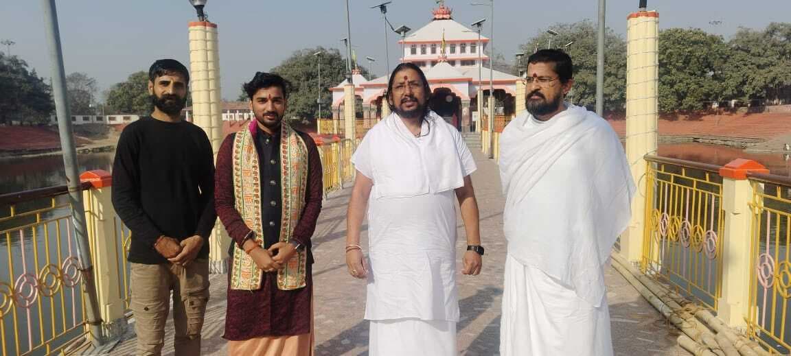 गीता मनीषी के दो सदयीय टीम ने मंदार का किया दौरा