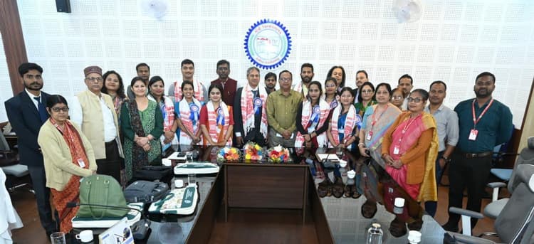 Education News : गोवा से आये विद्यार्थियों ने देखी झारखंड की कला-संस्कृति