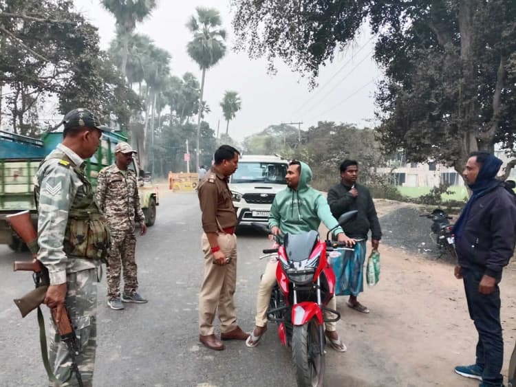 पुलिस ने चलाया सड़क सुरक्षा जागरकता अभियान