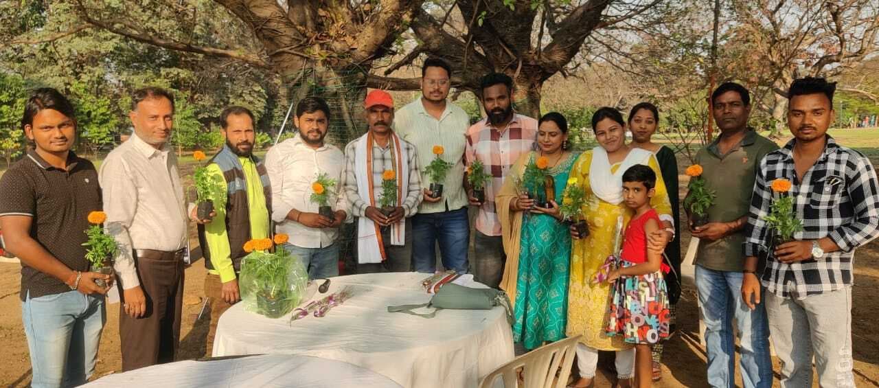 Jamshedpur News : जनसेवा में जुटे सक्रिय सदस्यों को किया गया सम्मानित