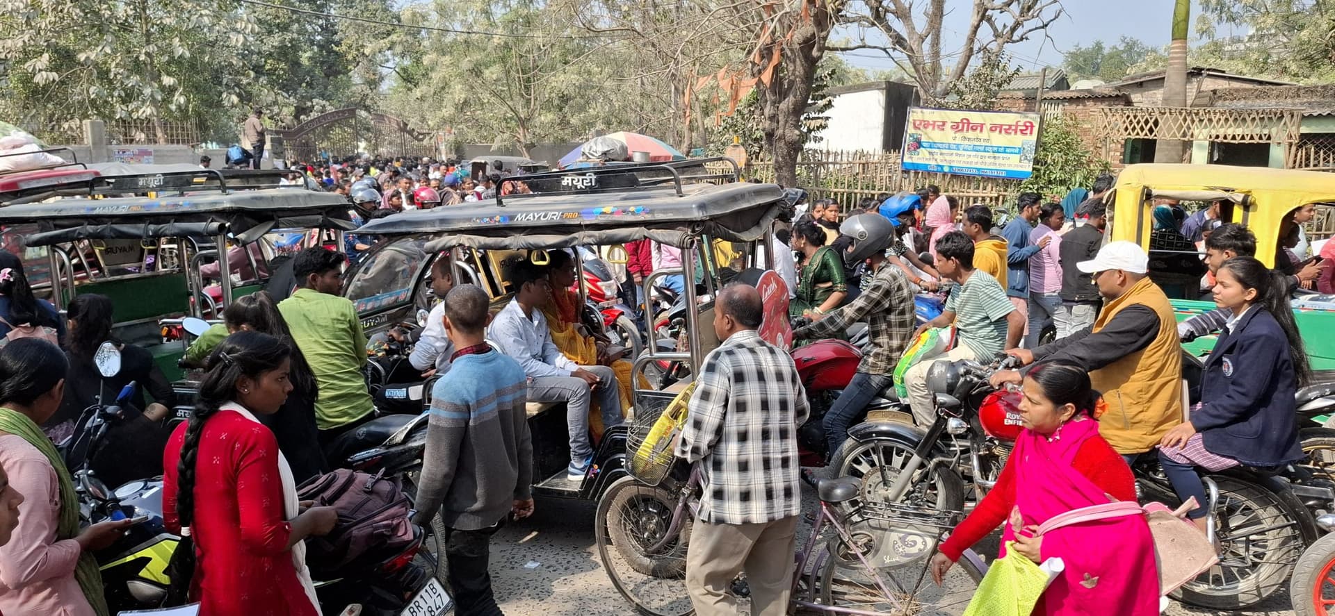 परीक्षा को लेकर शहर में जगह-जगह जाम, हलकान रहे शहरवासी