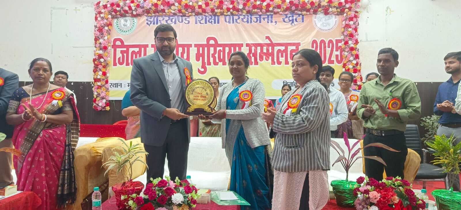 गांव के विकास में मुखिया की भूमिका महत्वपूर्ण : उपायुक्त