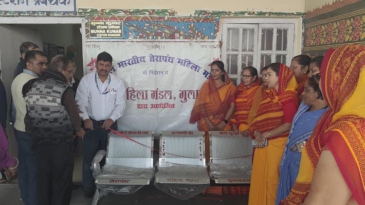 तेरापंथ महिला मंडल ने रेलवे प्लेटफार्म पर लगाए दो बेंच