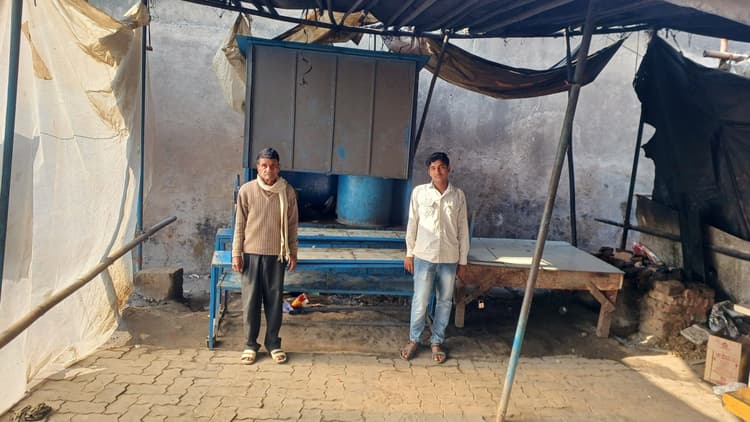 Deoghar News : फुटपाथ होटल से 25 हजार के सामान व रुपये चोरी