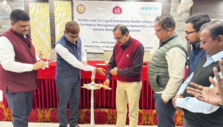 कुपोषण व अनिमिया को लेकर स्वास्थ्य अधिकारियों को दिया गया प्रशिक्षण