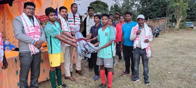 हॉकी प्रतियोगिता में साकेटोली की टीम विजयी