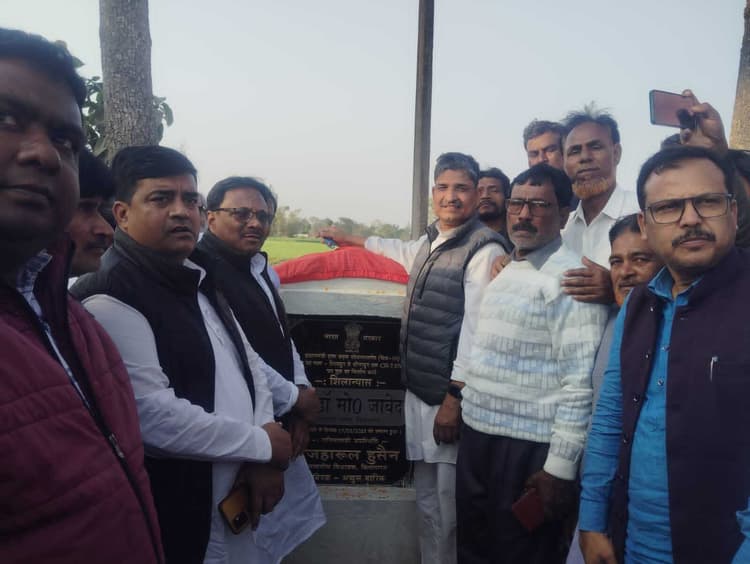 सांसद व विधायक ने तैयबपुर-सोनापुर पथ पर पुल का किया शिलान्यास