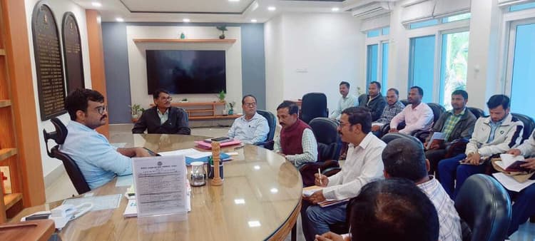 डीसी ने की पेयजल एवं स्वच्छता विभाग के कार्यों की समीक्षा