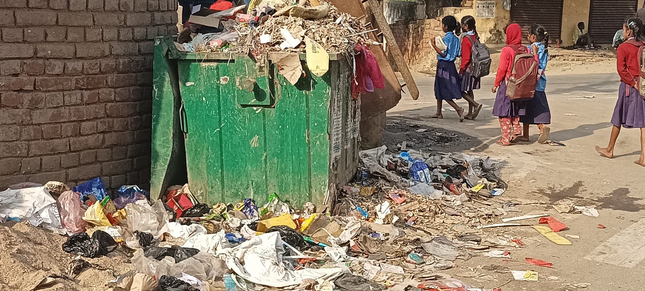 सफाई कर्मियों का हड़ताल आठवें दिन भी जारी, शहर में भ्रमण कर किया प्रदर्शन