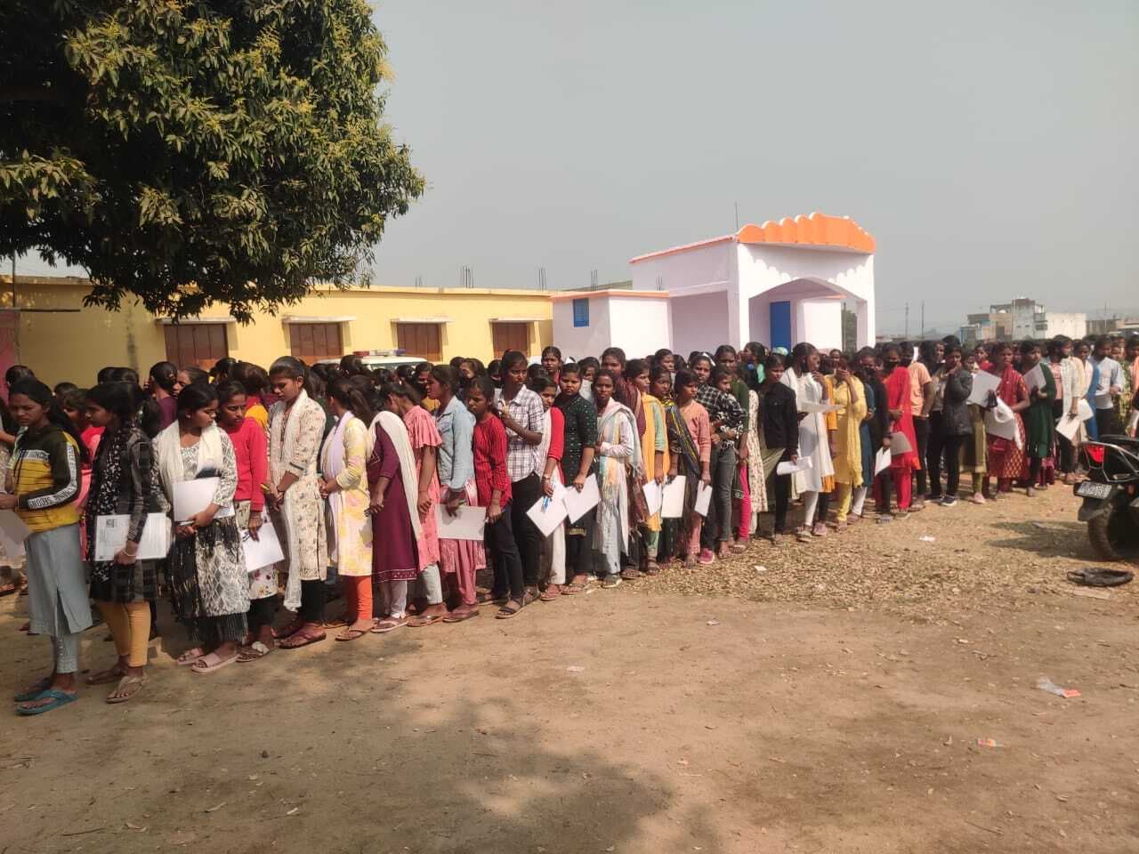 पहले दिन की मैट्रिक परीक्षा शांतिपूर्ण रही