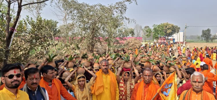 मां पार्वती की प्राण-प्रतिष्ठा को लेकर निकाली गयी भव्य कलश शोभा यात्रा