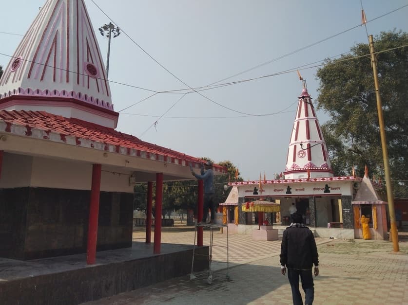 महाशिवरात्रि की तैयारी को लेकर मंदिरों का रंग-रोगन शुरू