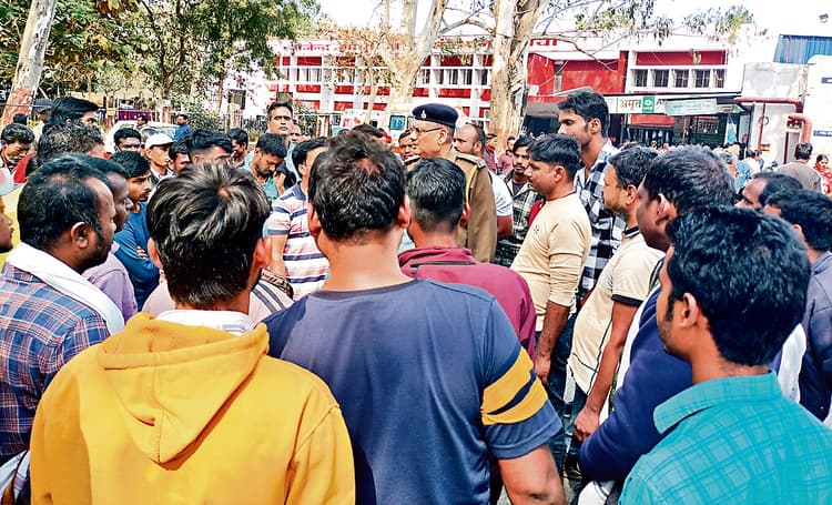 Ranchi News : रिम्स परिसर में खड़े 17 निजी एंबुलेंस को जांच के लिए थाना ले गयी पुलिस