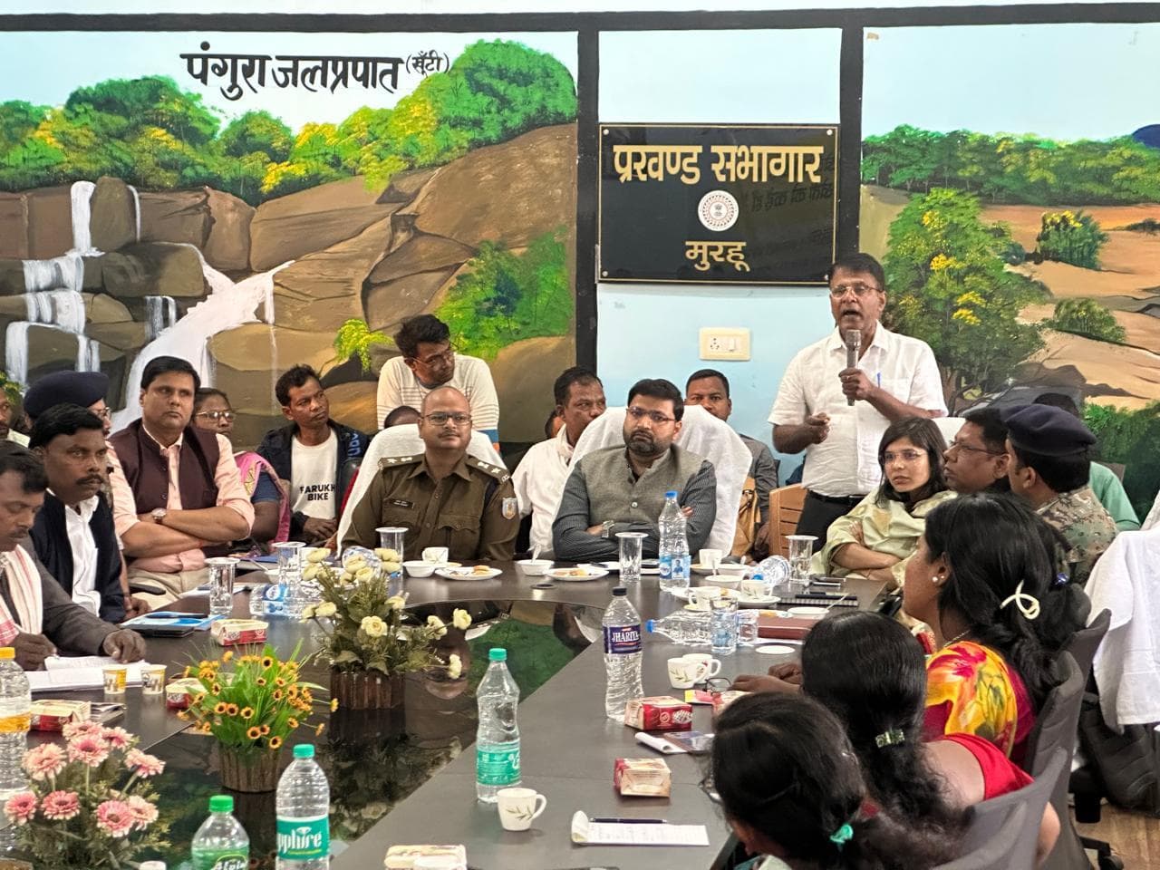 अफीम की खेती छोड़कर वैकल्पिक खेती करने पर करेंगे सहयोग : उपायुक्त