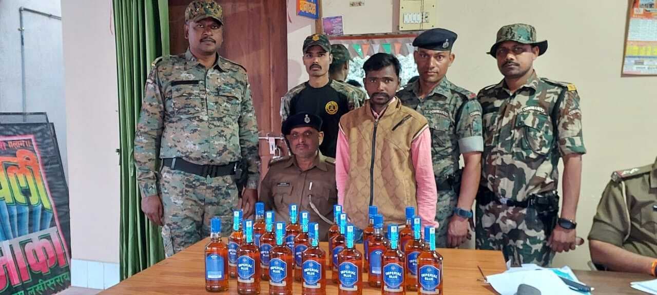 18 बोतल शराब के साथ तस्कर को किया गिरफ्तार