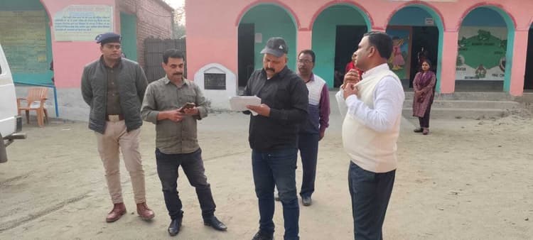 उदाकिशुनगंज में मैट्रिक परीक्षा के दूसरे दिन तीन अभिभावक गिरफ्तार