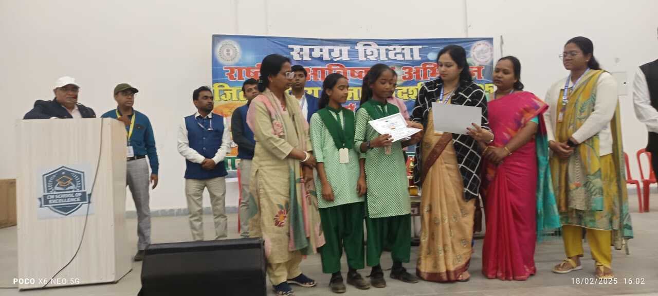 जिला स्तरीय विज्ञान प्रदर्शनी में राहे की छात्राओं को मिला दूसरा स्थान