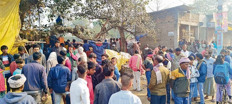 saran news. भोज खाने गये युवक का शव दिघवारा मालगोदाम के समीप मिला, दो हिरासत में