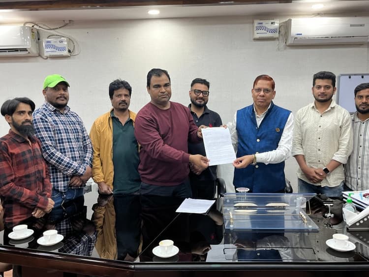 Ranchi news : रक्तदाता संगठन मिला रिम्स निदेशक से