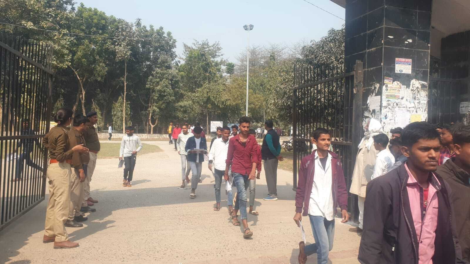 15 हजार रुपये में दूसरे के बदले दे रहा था परीक्षा, दो सॉल्वर गिरफ्तार