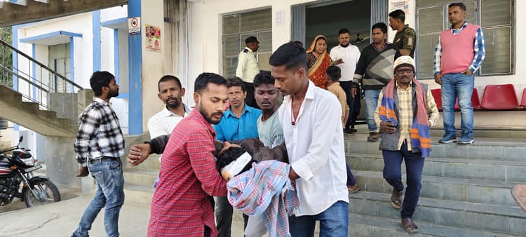 दो बाइकों की टक्कर में वार्ड संघ के जिलाध्यक्ष सहित चार घायल