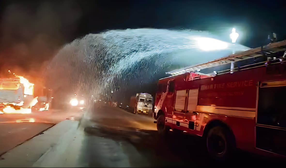 Hajipur News : शॉर्ट सर्किट के कारण सीएनजी बस में लगी आग, सवारियों ने कूद कर बचायी जान