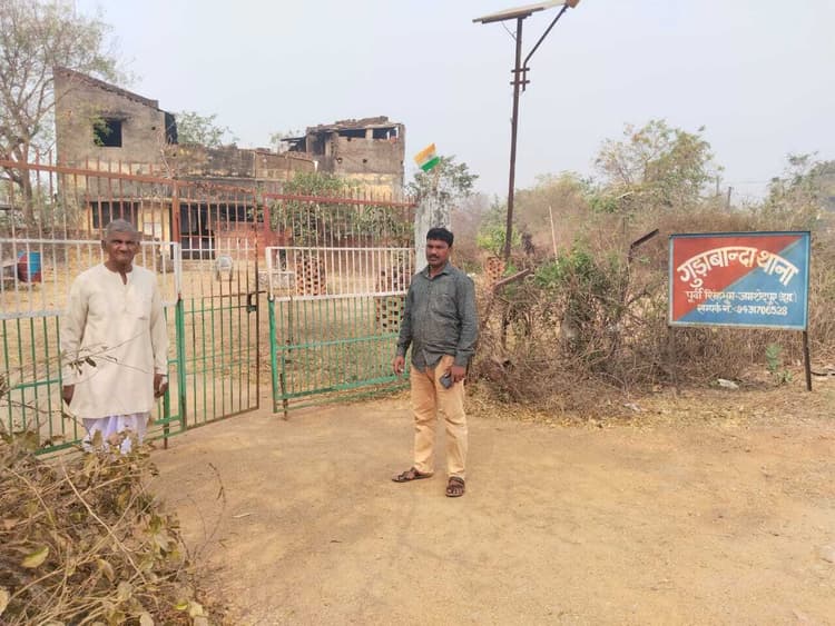 East Singhbhum news : गुड़ाबांदा में बालू के अवैध खनन व परिवहन को लेकर चाकूबाजी, थाने में शिकायत