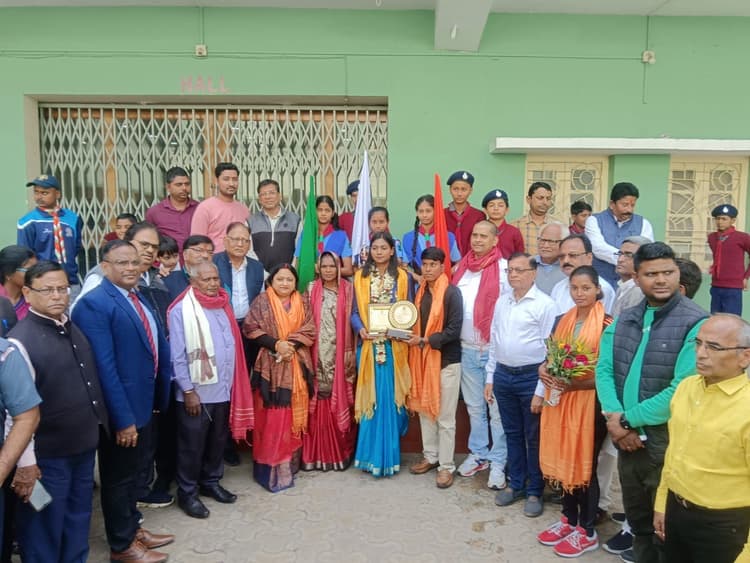 Bhagalpur news खोखो विश्व कप की विजेता मोनिका को किया सम्मानित