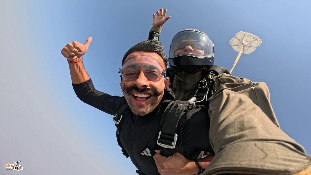 Jamshedpur News: स्काइ डाइविंग में बुकिंग फुल, सिटी व ग्रामीण एसपी समेत 12 लोगों ने लिया रोमांच का आनंद