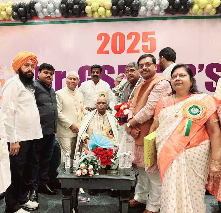 Jamshedpur News: इंटक के राष्ट्रीय अध्यक्ष के जन्मदिन पर जुटे मजदूर नेता