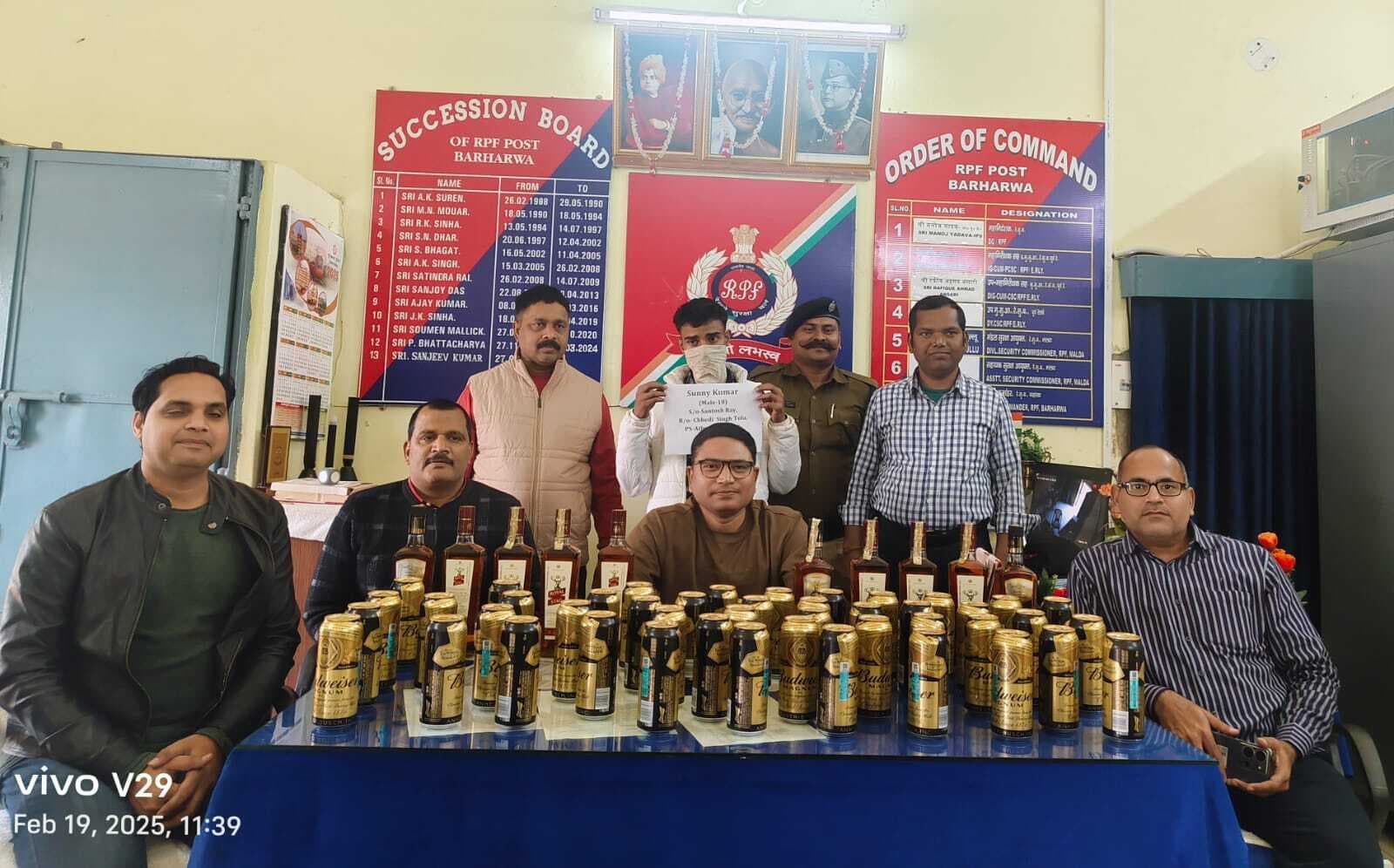 मुंबई-एलटीटी एक्सप्रेस ट्रेन से 14 हजार की शराब बरामद, एक गिरफ्तार