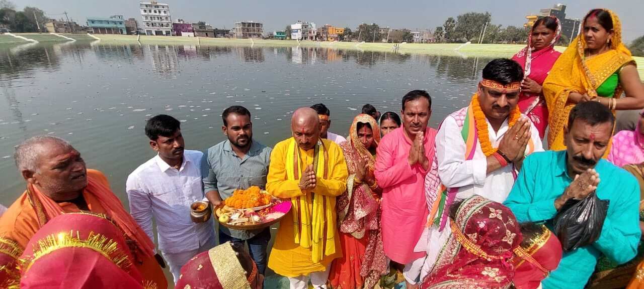 शिव-पार्वती प्रतिमा की प्राण-प्रतिष्ठा को लेकर निकाली गयी कलश शोभायात्रा