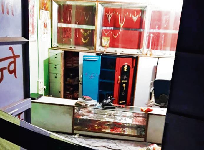 कोरान सराय में आभूषण दुकान में भीषण चोरी, नौ लाख के गहने और नकदी ले उड़े चोर