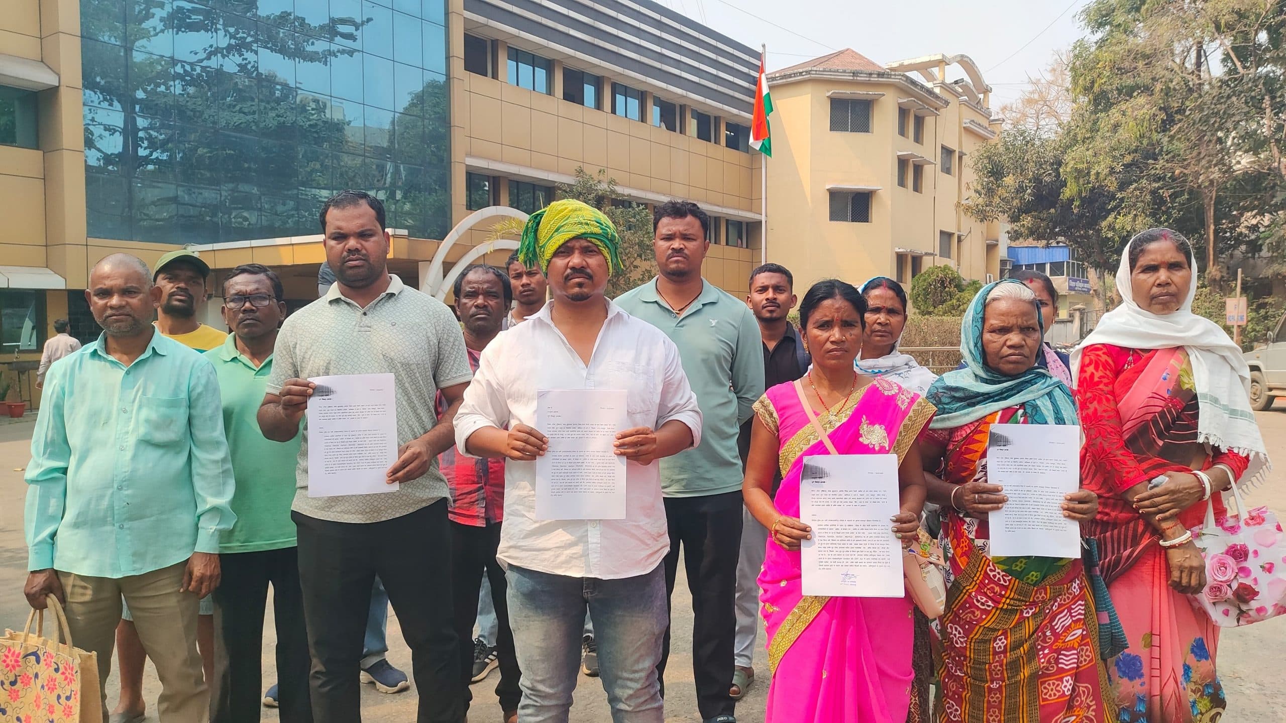 Jamshedpur news. पुरीहासा के रैयती परिवार उपायुक्त से मिले