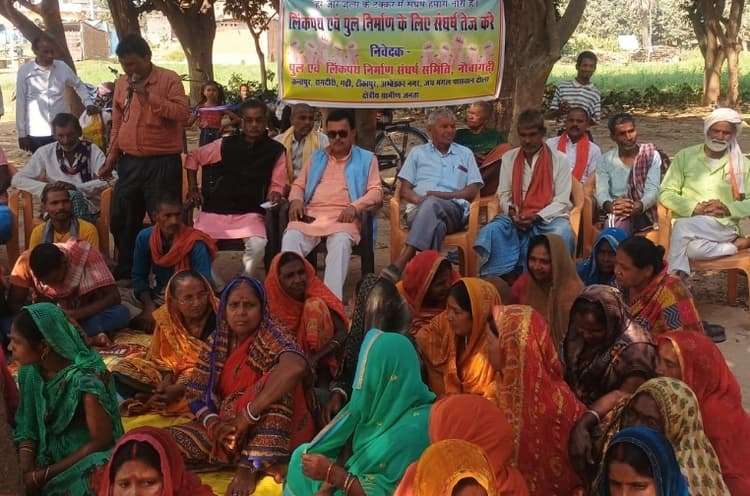 फोरलेन में पुल एवं लिंकपथ की मांग को लेकर ग्रामीणों ने किया उपवास सत्याग्रह