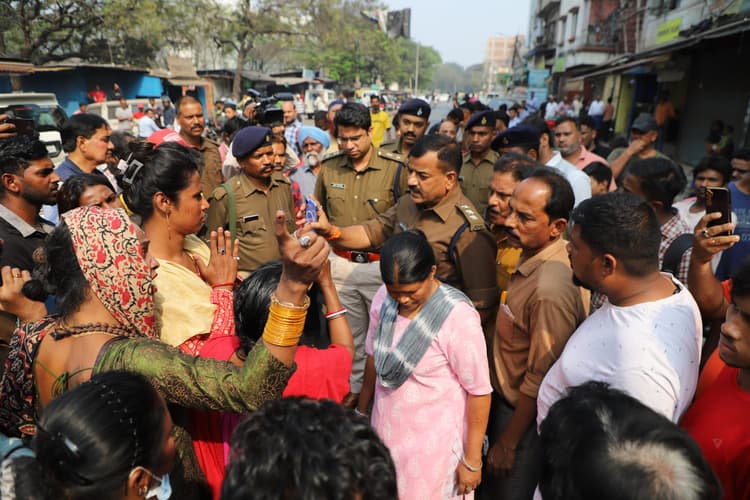Jamshedpur News : धातकीडीह में बीच बाजार युवक को मारी तीन गोली, हालत गंभीर, वारदात सीसीटीवी में कैद