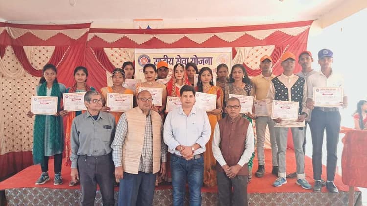 सांस्कृतिक कार्यक्रम के साथ एनएसएस का सात दिवसीय शिविर संपन्न