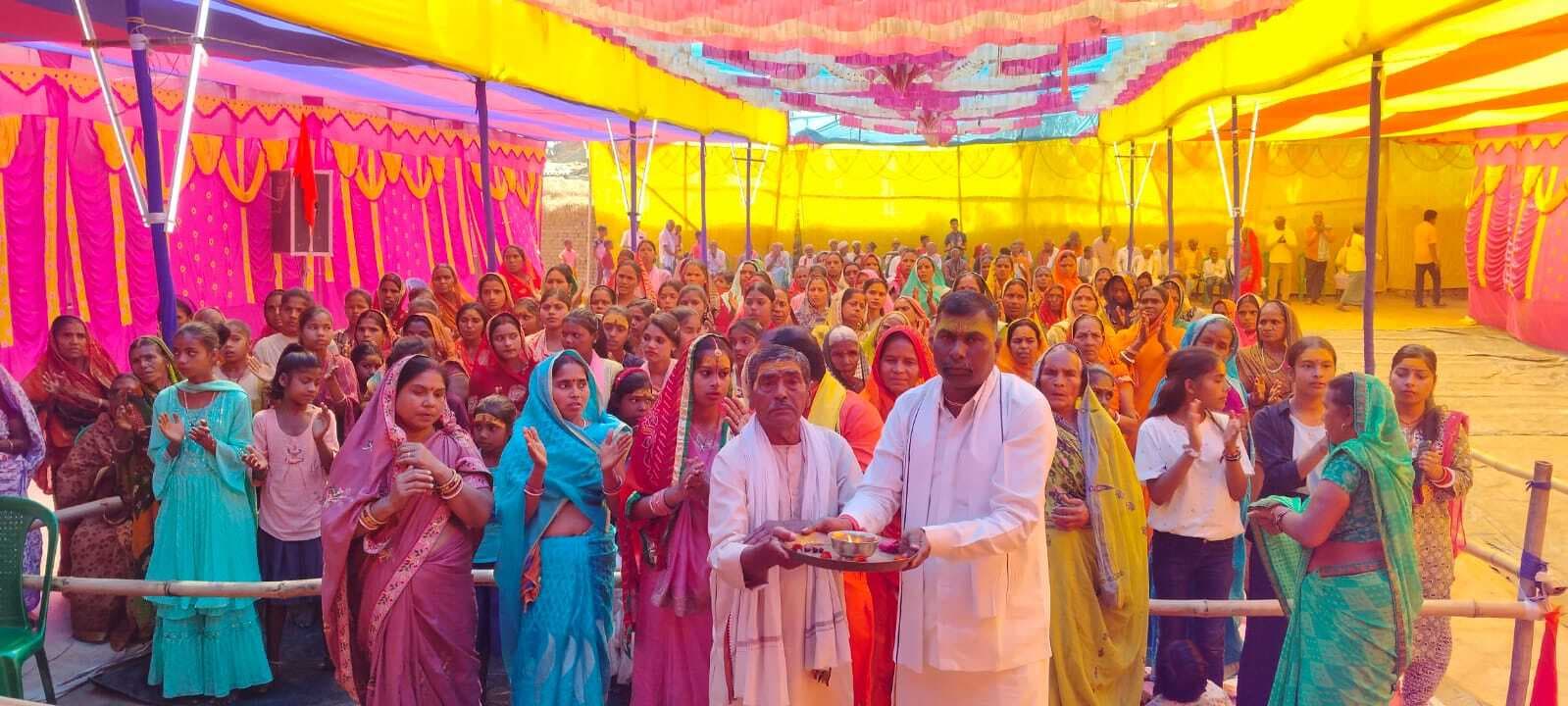 भागवत कथा के चौथे दिन कथावाचक ने सुनाई राम व कृष्ण जन्म की कथा