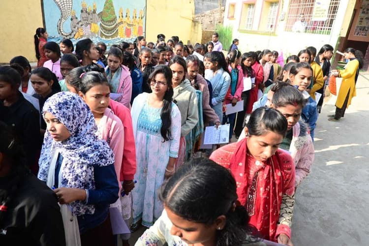 तीसरे दिन हुई संस्कृत विषय की परीक्षा