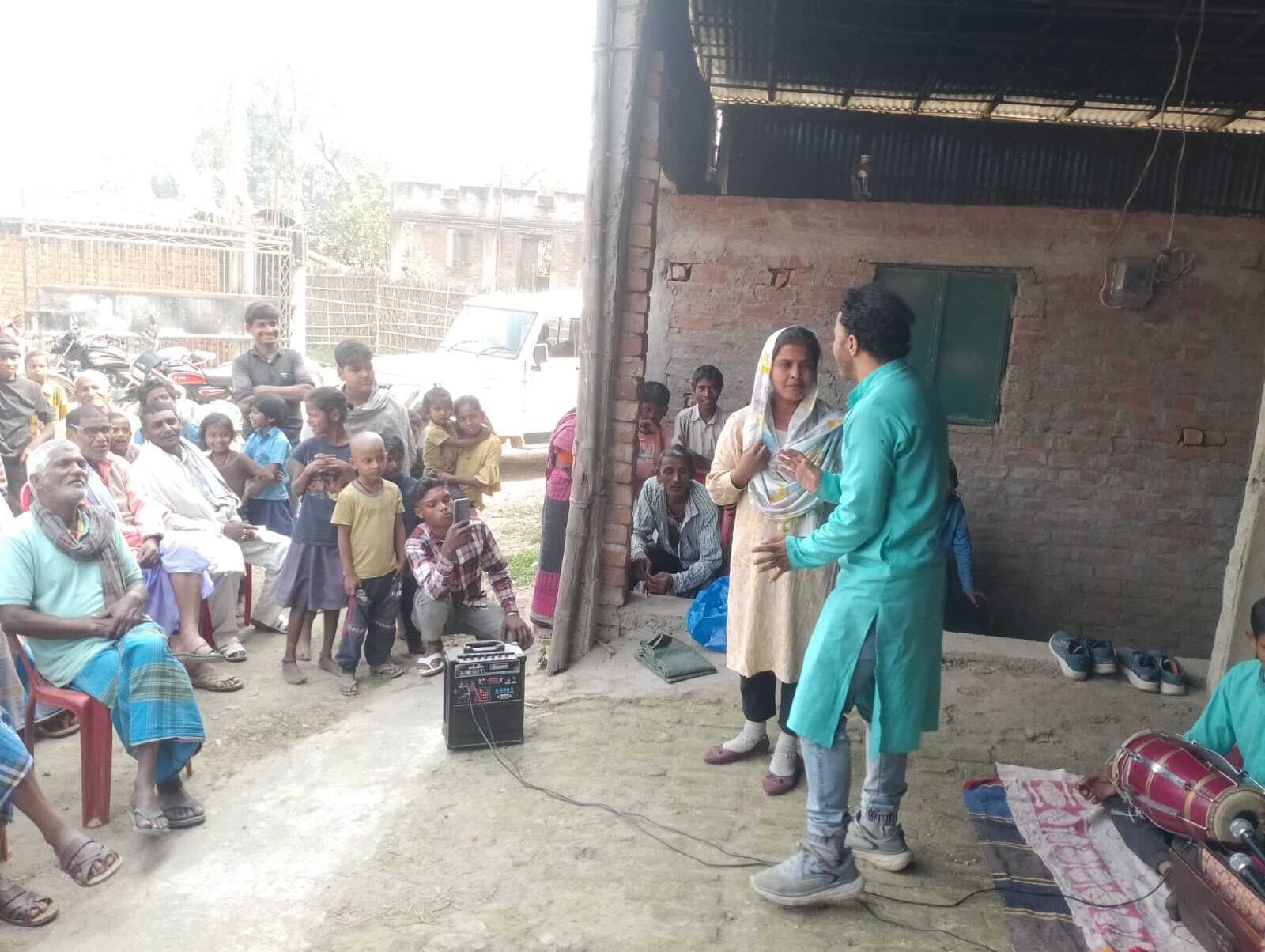 नुक्कड़ नाटक के माध्यम से किसानों को किया गया जागरूक