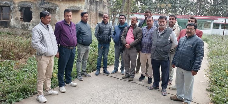 डीइओ के आदेश के बाद भी एफआइआर नहीं, बीइओ बोली- एफआइआर दर्ज करने को थाने में दिया जा चुका है आवेदन