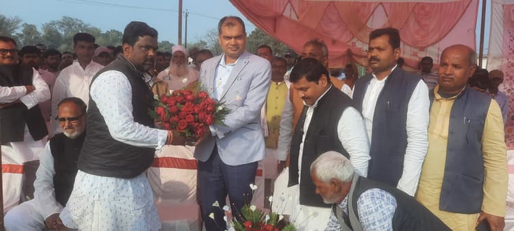 Darbhanga News: जिलाधिकारी ने बगाही तालाब के सौंदर्यीकरण कार्य का किया मुआयना