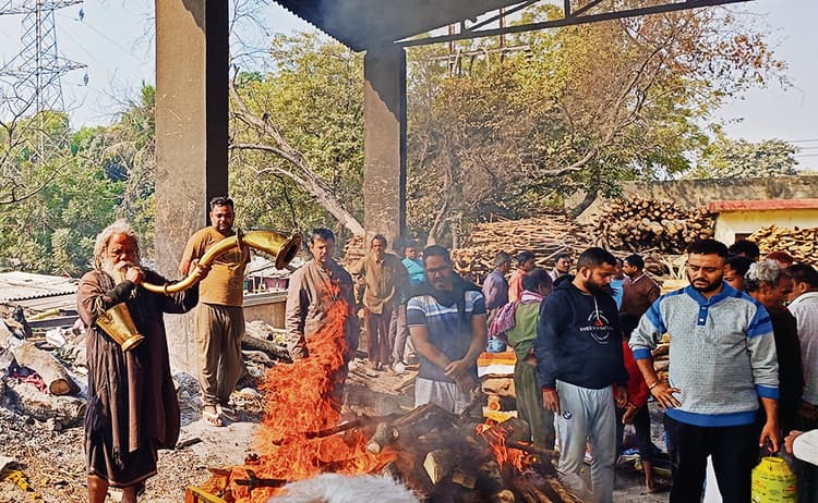 Gaya News : शादी-विवाह से सिमट कर श्मशानघाट तक रह गया है सिंघा बाजा