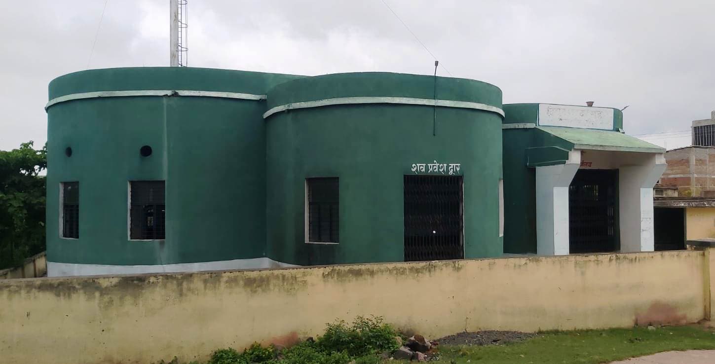 पंजीयन शुल्क पांच सौ रुपये, पर्ची कटाने के बाद भी ले रहे मनमाना राशि