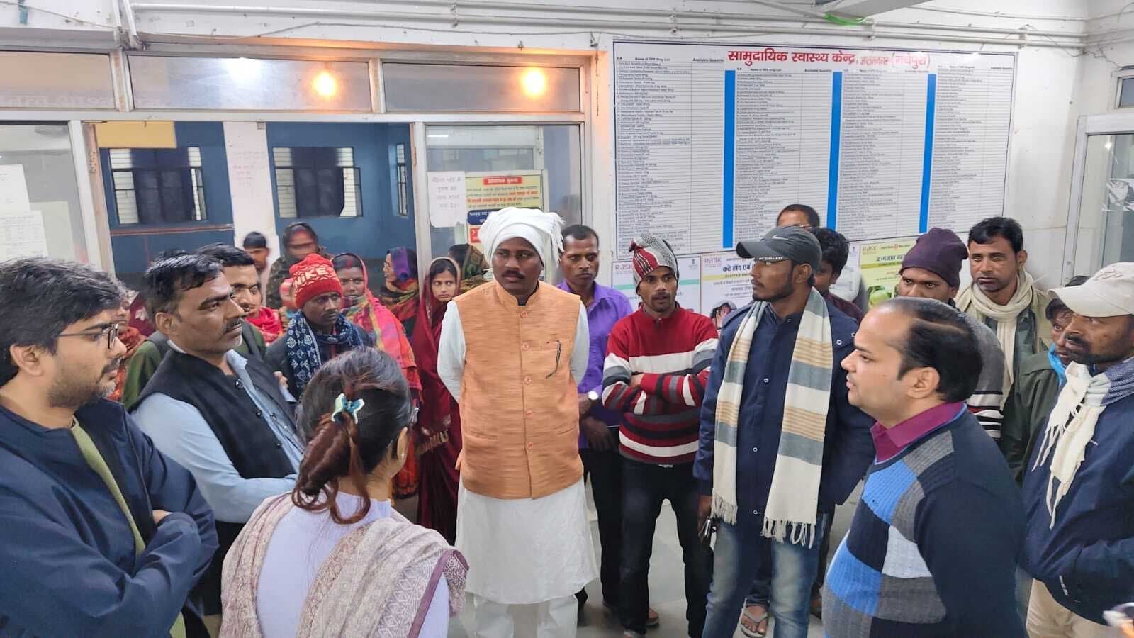 मरीजों ने पैसा उगाही को लेकर किया हंगामा